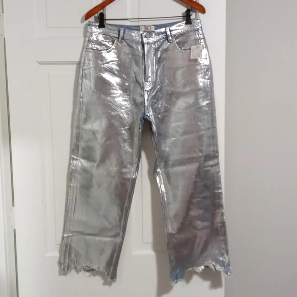 🆕️ 💙Free People💙 - Silver Maggie Foil Jean - Picture 2 of 16